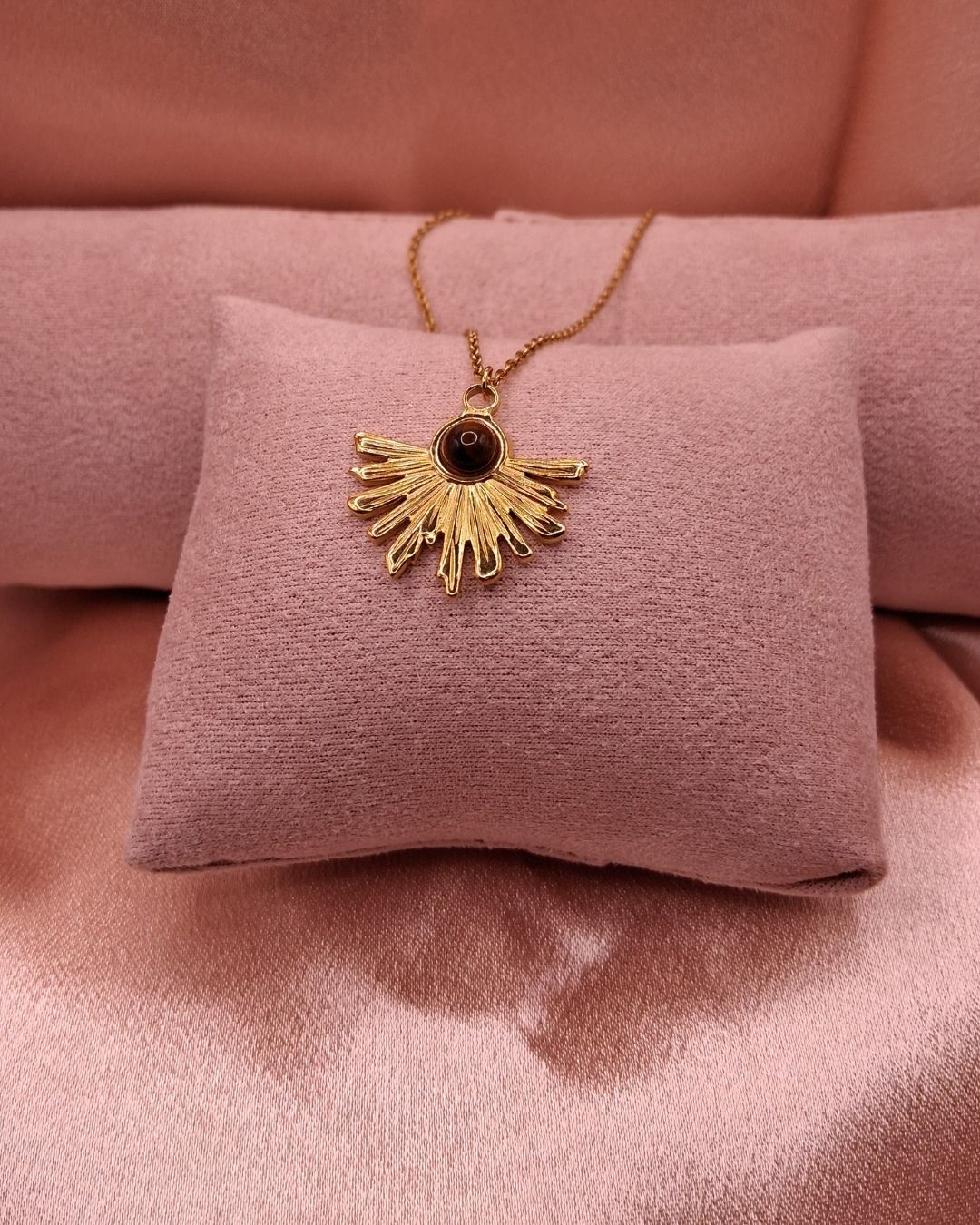 Colar Folhas Castanhas